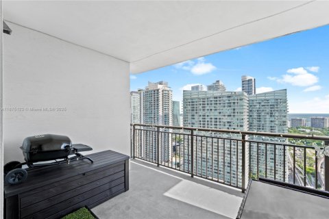 Condo in Miami, Florida, 2 bedrooms № 1926219 - photo 10