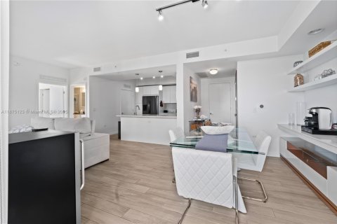 Condo in Miami, Florida, 2 bedrooms № 1926219 - photo 8