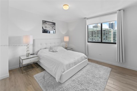 Condo in Miami, Florida, 2 bedrooms № 1926219 - photo 7