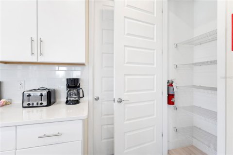 Touwnhouse à vendre à Kissimmee, Floride: 3 chambres, 154.12 m2 № 2226463 - photo 17
