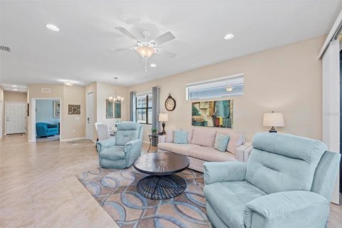 House in Venice, Florida 2 bedrooms, 140.75 sq.m. № 1915693 - photo 11
