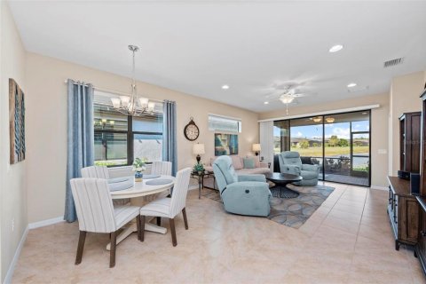 House in Venice, Florida 2 bedrooms, 140.75 sq.m. № 1915693 - photo 7