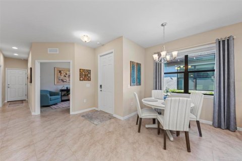 House in Venice, Florida 2 bedrooms, 140.75 sq.m. № 1915693 - photo 5