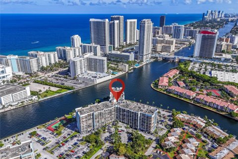 Copropriété à vendre à Hallandale Beach, Floride: 2 chambres, 99.87 m2 № 1999027 - photo 5