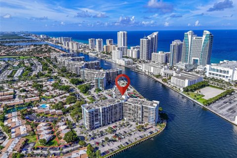 Condo à Hallandale Beach, Floride, 2 chambres  № 1999027