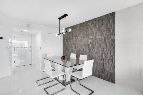 Copropriété à vendre à Hallandale Beach, Floride: 2 chambres, 99.87 m2 № 1999027 - photo 20