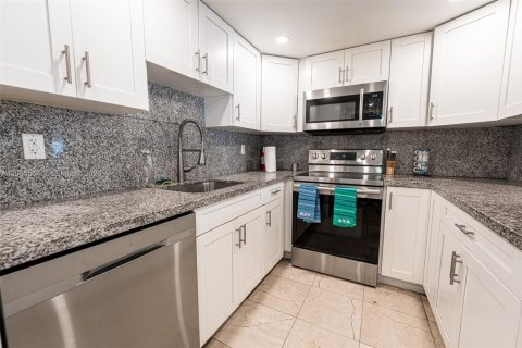 Condominio en alquiler en Miami Beach, Florida, 1 dormitorio, 95.69 m2 № 2339949 - foto 7