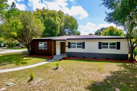 House in Orlando, Florida 4 bedrooms, 220.09 sq.m. № 2113092