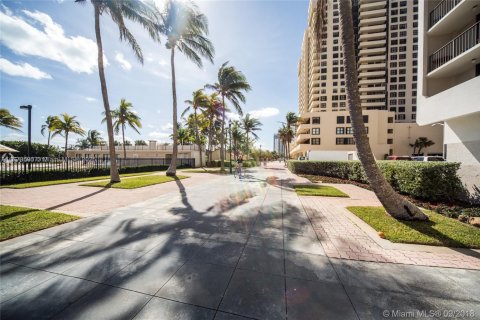 Copropriété à vendre à Miami Beach, Floride: 2 chambres, 121.24 m2 № 1624289 - photo 10