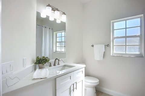 House in Sarasota, Florida 3 bedrooms, 204.85 sq.m. № 2218009 - photo 22