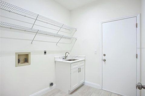 House in Sarasota, Florida 3 bedrooms, 204.85 sq.m. № 2218009 - photo 25