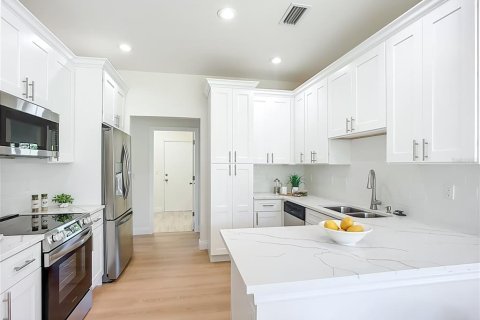 House in Sarasota, Florida 3 bedrooms, 204.85 sq.m. № 2218009 - photo 7