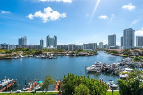Condo à Hallandale Beach, Floride, 2 chambres  № 2080528