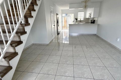 Copropriété à louer à Hialeah, Floride: 2 chambres, 77.48 m2 № 2067199 - photo 9