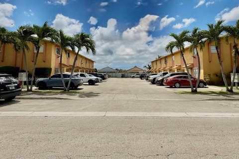 Copropriété à louer à Hialeah, Floride: 2 chambres, 77.48 m2 № 2067199 - photo 5