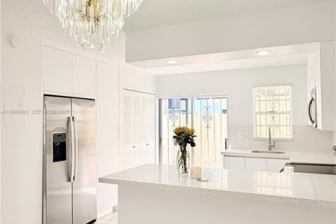 Copropriété à louer à Hialeah, Floride: 2 chambres, 77.48 m2 № 2067199 - photo 19