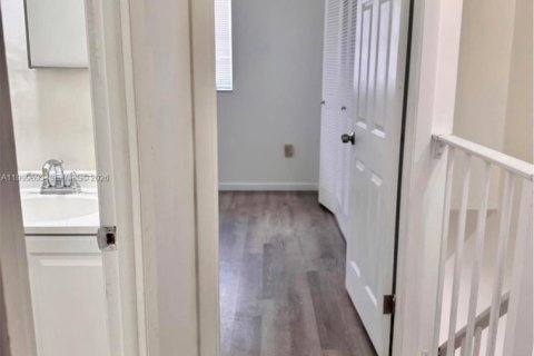 Copropriété à louer à Hialeah, Floride: 2 chambres, 77.48 m2 № 2067199 - photo 30
