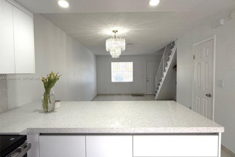 Copropriété à louer à Hialeah, Floride: 2 chambres, 77.48 m2 № 2067199 - photo 18