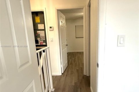 Copropriété à louer à Hialeah, Floride: 2 chambres, 77.48 m2 № 2067199 - photo 29