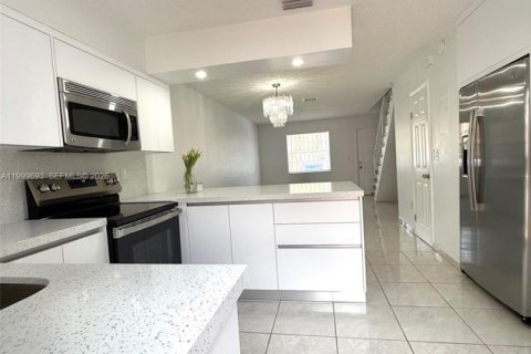 Copropriété à louer à Hialeah, Floride: 2 chambres, 77.48 m2 № 2067199 - photo 15
