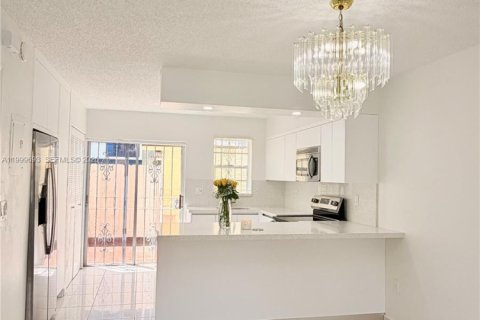 Copropriété à louer à Hialeah, Floride: 2 chambres, 77.48 m2 № 2067199 - photo 8