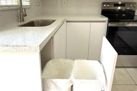 Copropriété à louer à Hialeah, Floride: 2 chambres, 77.48 m2 № 2067199 - photo 25