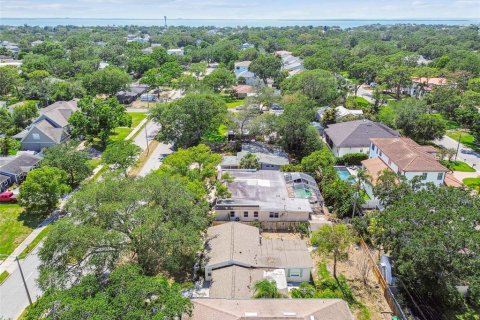 House in Tampa, Florida 4 bedrooms, 178 sq.m. № 1788066 - photo 30
