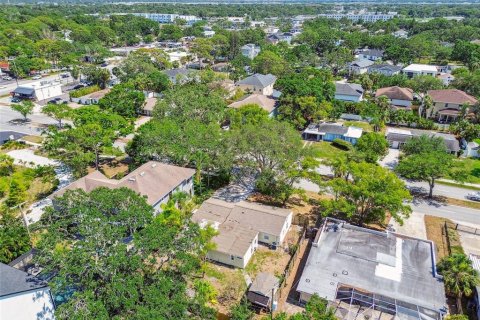 House in Tampa, Florida 4 bedrooms, 178 sq.m. № 1788066 - photo 28