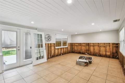 House in Tampa, Florida 4 bedrooms, 178 sq.m. № 1788066 - photo 10