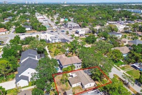House in Tampa, Florida 4 bedrooms, 178 sq.m. № 1788066 - photo 23