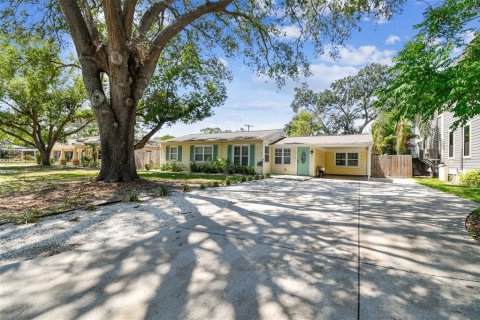 House in Tampa, Florida 4 bedrooms, 178 sq.m. № 1788066 - photo 2