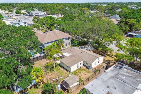 House in Tampa, Florida 4 bedrooms, 178 sq.m. № 1788066 - photo 27