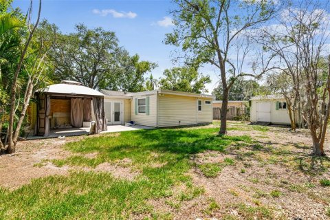 House in Tampa, Florida 4 bedrooms, 178 sq.m. № 1788066 - photo 14