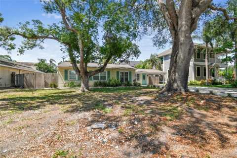 House in Tampa, Florida 4 bedrooms, 178 sq.m. № 1788066 - photo 4