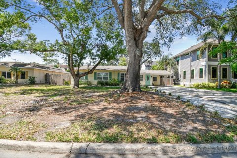 House in Tampa, Florida 4 bedrooms, 178 sq.m. № 1788066 - photo 6