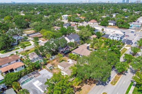 House in Tampa, Florida 4 bedrooms, 178 sq.m. № 1788066 - photo 21