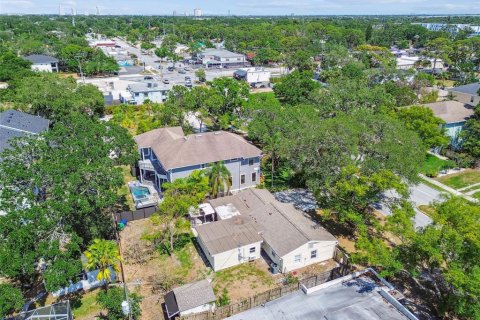 House in Tampa, Florida 4 bedrooms, 178 sq.m. № 1788066 - photo 26