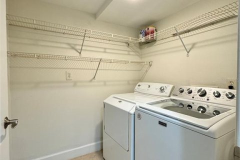 Condo in Bradenton, Florida, 2 bedrooms  № 1536929 - photo 9