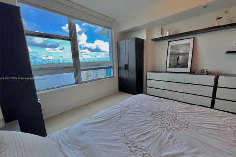 Condo in Sunrise, Florida, 2 bedrooms  № 1818407 - photo 13