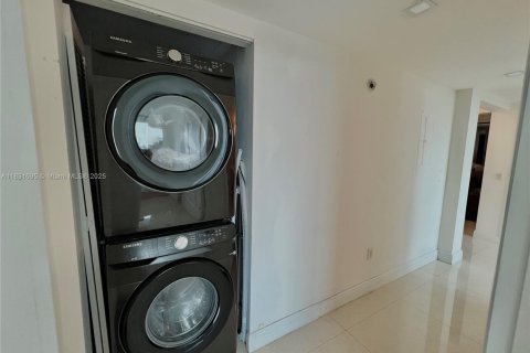 Condo in Sunrise, Florida, 2 bedrooms  № 1818407 - photo 28