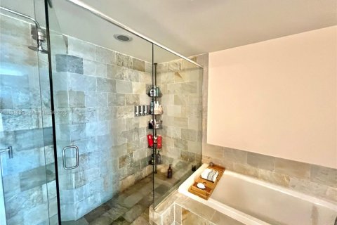 Condo in Sunrise, Florida, 2 bedrooms  № 1818407 - photo 16
