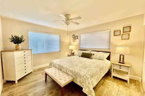 House in West Miami, Florida 4 bedrooms, 137.12 sq.m. № 1923672 - photo 10