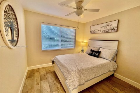 House in West Miami, Florida 4 bedrooms, 137.12 sq.m. № 1923672 - photo 8