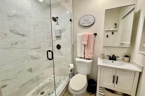 House in West Miami, Florida 4 bedrooms, 137.12 sq.m. № 1923672 - photo 14