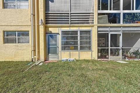 Copropriété à vendre à Sunrise, Floride: 2 chambres, 78.97 m2 № 2254318 - photo 28
