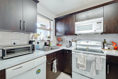Copropriété à vendre à Sunrise, Floride: 2 chambres, 78.97 m2 № 2254318 - photo 2