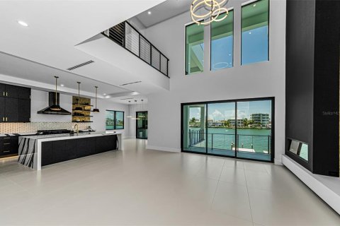 Casa en venta en Treasure Island, Florida, 5 dormitorios, 432.92 m2 № 2209028 - foto 17