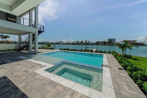 Casa en venta en Treasure Island, Florida, 5 dormitorios, 432.92 m2 № 2209028 - foto 2