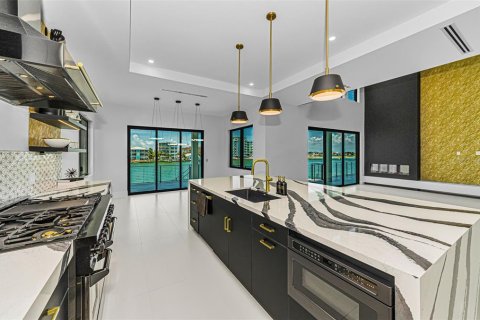 Casa en venta en Treasure Island, Florida, 5 dormitorios, 432.92 m2 № 2209028 - foto 25