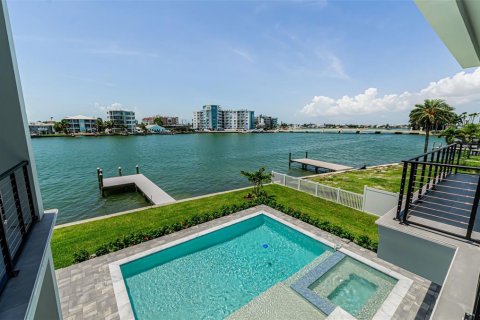Casa en venta en Treasure Island, Florida, 5 dormitorios, 432.92 m2 № 2209028 - foto 12